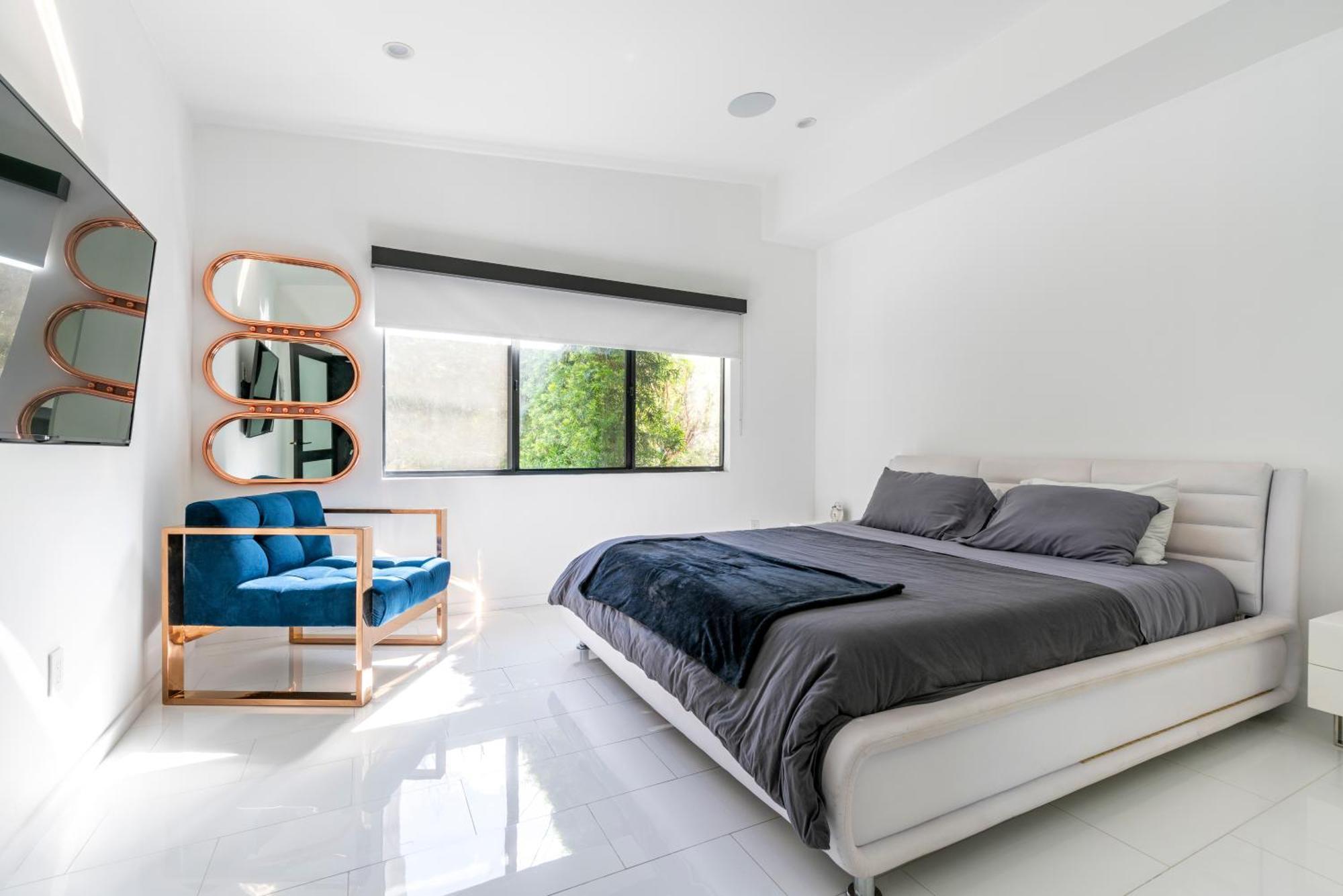 $3m Modern Hollywood New Construction Oasis Holiday home Los Angeles
