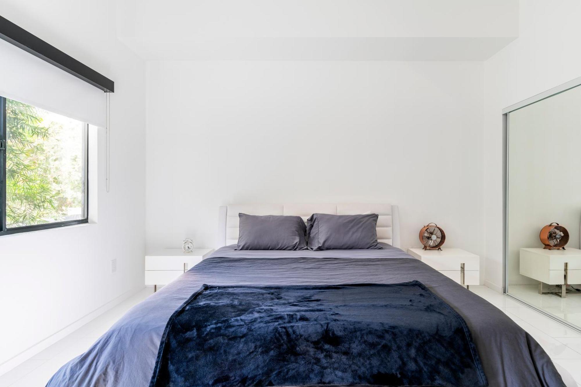 Holiday home $3m Modern Hollywood New Construction Oasis