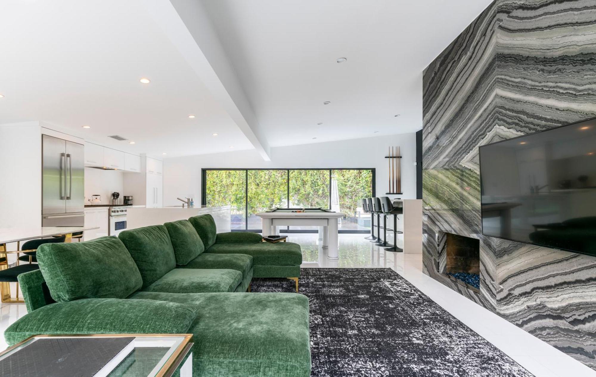 Holiday home $3m Modern Hollywood New Construction Oasis *