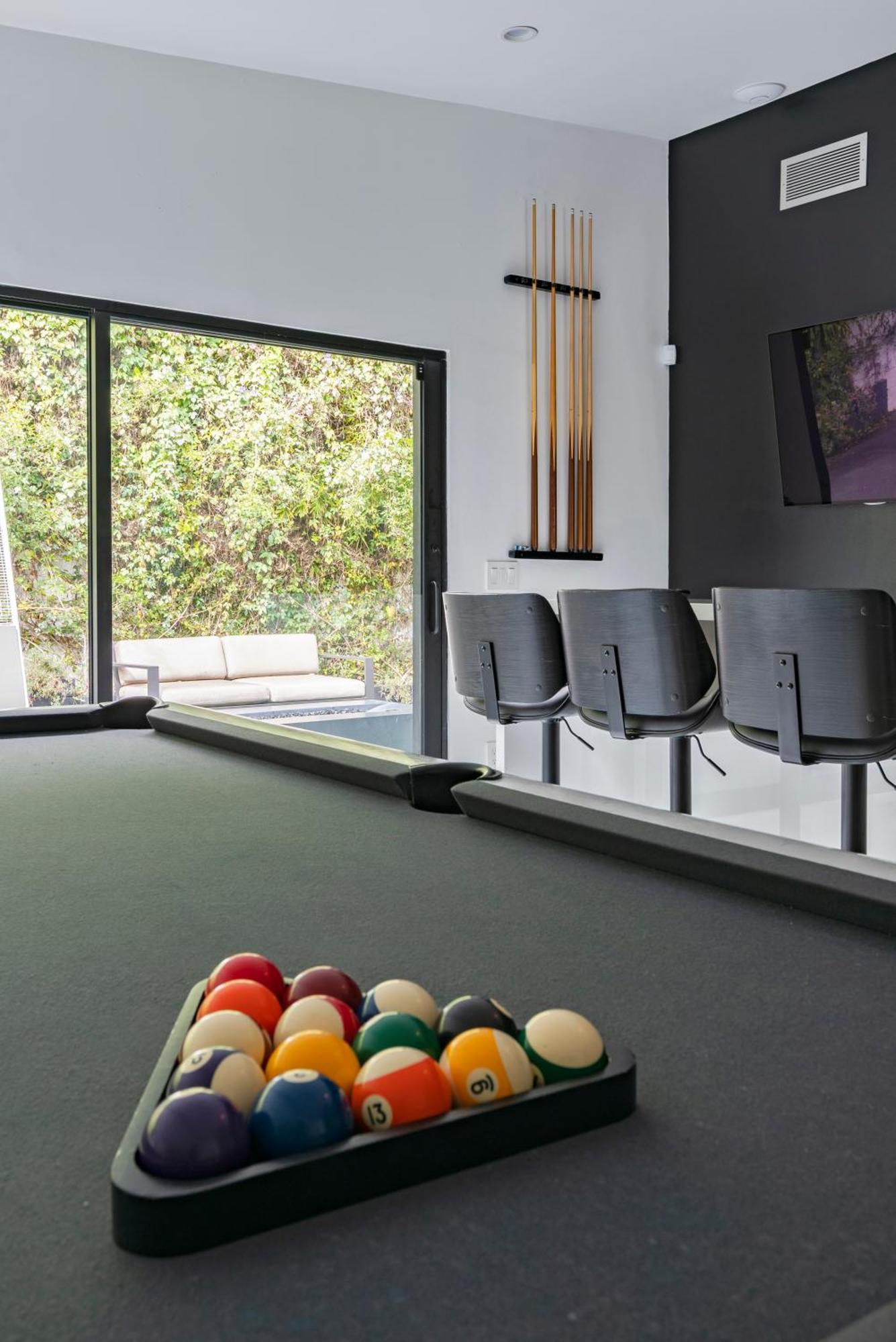 $3m Modern Hollywood New Construction Oasis Holiday home
